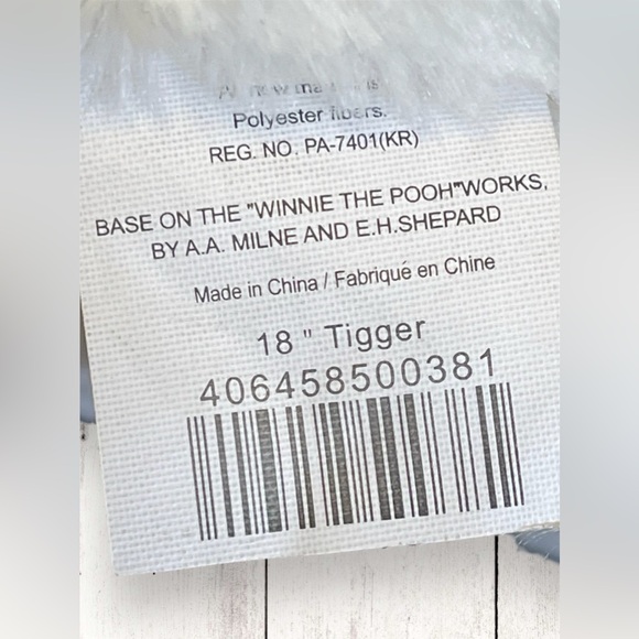 Disney Store 18” TIGGER Winnie the Pooh Christmas Cream Gold Bow Plush Toy - Picture 9 of 9